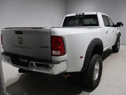 2017 RAM 3500 Big Horn Crew Cab 4x4 8' Box