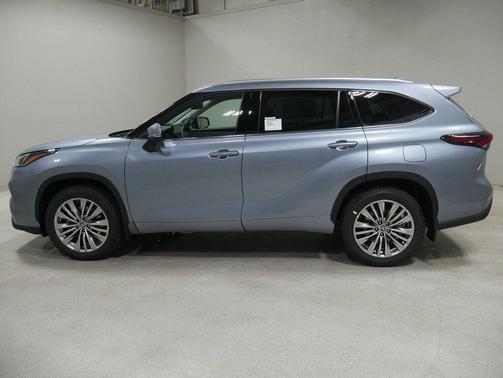 Moon Dust 2024 Toyota Highlander Platinum