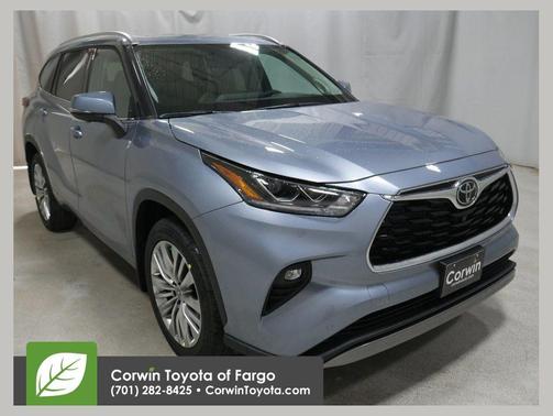 Moon Dust 2024 Toyota Highlander Platinum