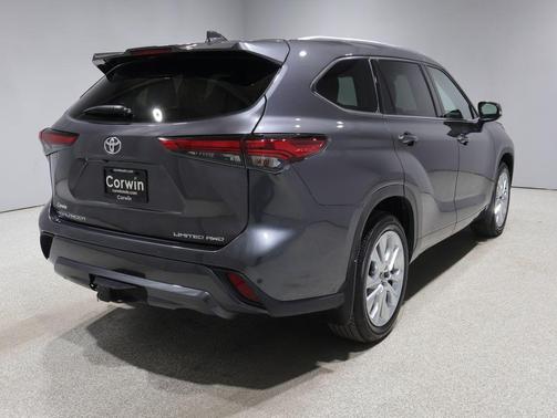 Magnetic Gray Metallic 2022 Toyota Highlander Limited