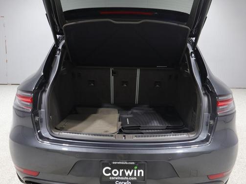 Volcano Grey Metallic 2021 Porsche Macan Macan Turbo