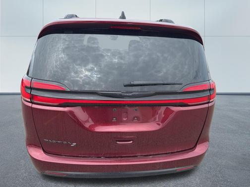Velvet Red Pearlcoat 2023 Chrysler Pacifica Touring L