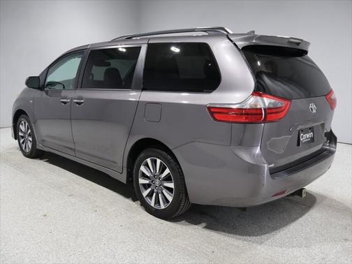 2020 Toyota Sienna XLE