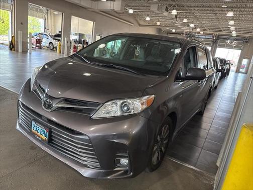 2020 Toyota Sienna XLE