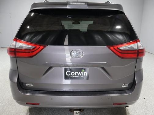 2020 Toyota Sienna XLE