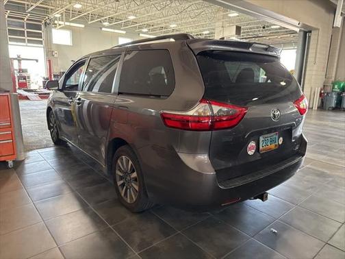 2020 Toyota Sienna XLE