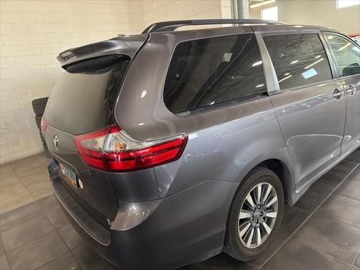 2020 Toyota Sienna XLE