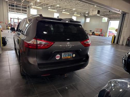 2020 Toyota Sienna XLE