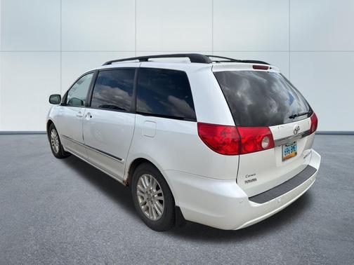 Blizzard Pearl 2010 Toyota Sienna XLE Limited
