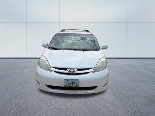 Blizzard Pearl 2010 Toyota Sienna XLE Limited