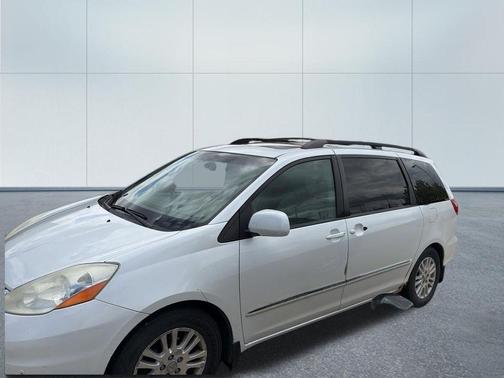 Blizzard Pearl 2010 Toyota Sienna XLE Limited