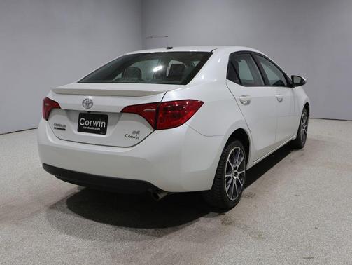Blizzard Pearl 2017 Toyota Corolla SE