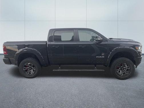 Diamond Black Crystal Pearlcoat 2022 RAM 1500 Laramie