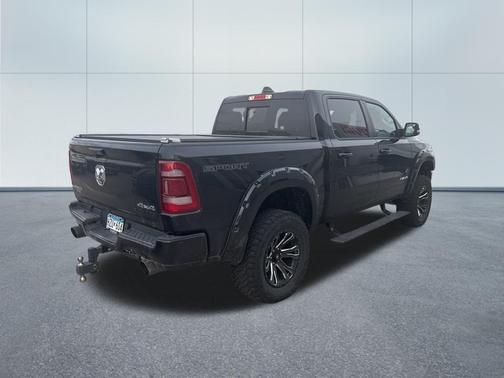 Diamond Black Crystal Pearlcoat 2022 RAM 1500 Laramie