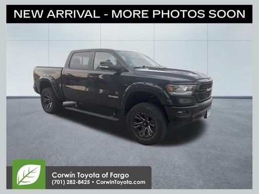 Diamond Black Crystal Pearlcoat 2022 RAM 1500 Laramie