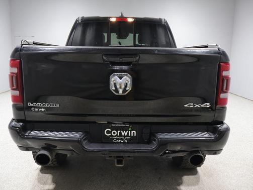 Diamond Black Crystal Pearlcoat 2022 RAM 1500 Laramie