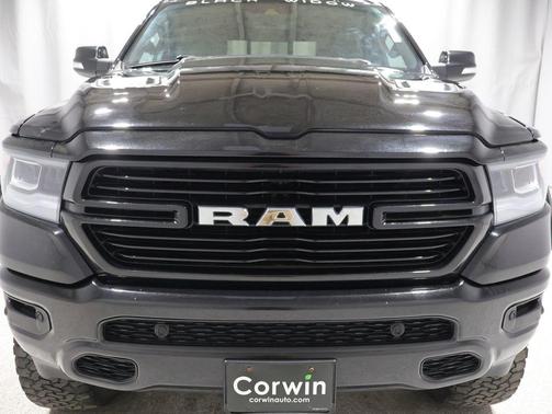 Diamond Black Crystal Pearlcoat 2022 RAM 1500 Laramie