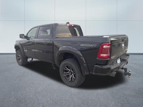 Diamond Black Crystal Pearlcoat 2022 RAM 1500 Laramie