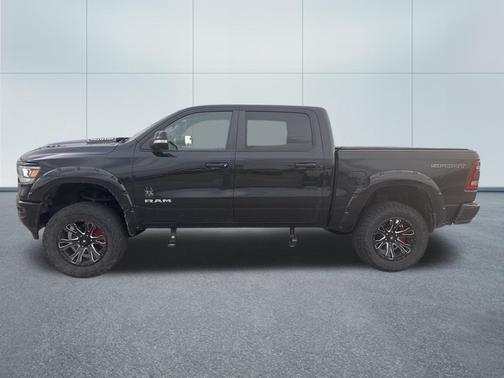 Diamond Black Crystal Pearlcoat 2022 RAM 1500 Laramie
