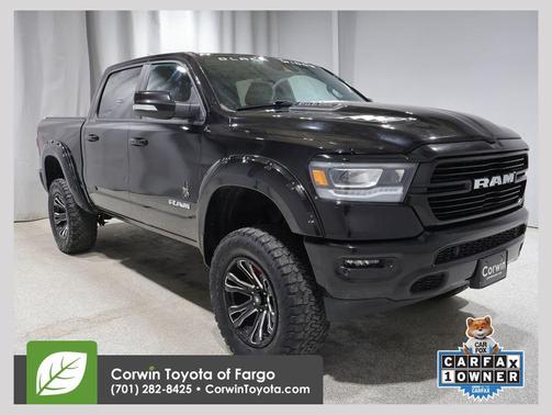 Diamond Black Crystal Pearlcoat 2022 RAM 1500 Laramie