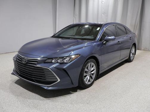 Harbor Gray Metallic 2019 Toyota Avalon XLE