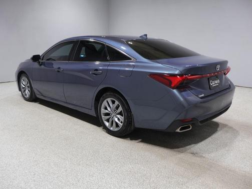 Harbor Gray Metallic 2019 Toyota Avalon XLE