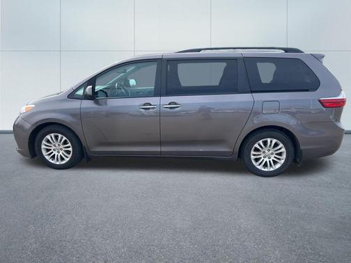 2017 Toyota Sienna XLE