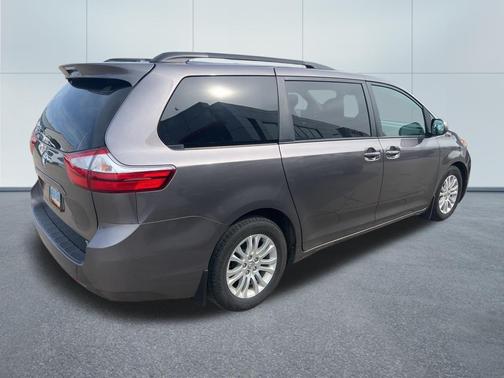 2017 Toyota Sienna XLE