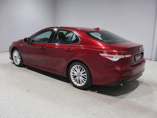 Ruby Flare Pearl 2018 Toyota Camry Hybrid XLE