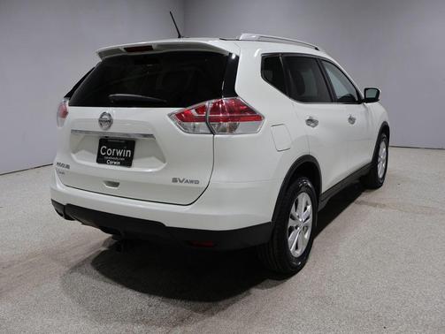 Pearl White 2016 Nissan Rogue SV