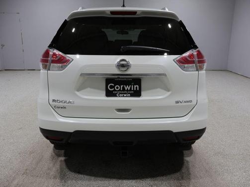 Pearl White 2016 Nissan Rogue SV