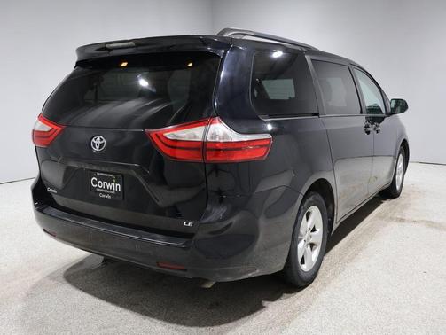2016 Toyota Sienna LE