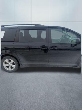 2016 Toyota Sienna LE