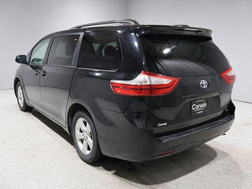 2016 Toyota Sienna LE