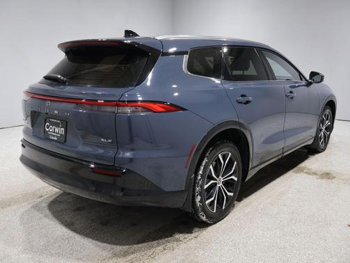 2025 Toyota Crown Signia XLE