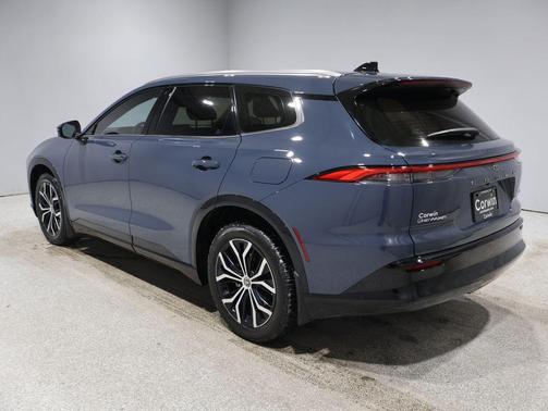 2025 Toyota Crown Signia XLE