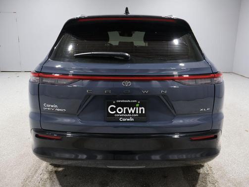 2025 Toyota Crown Signia XLE