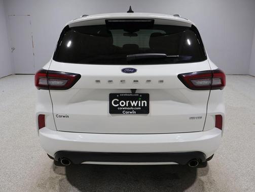 Star White Metallic Tri-Coat 2024 Ford Escape ST-Line