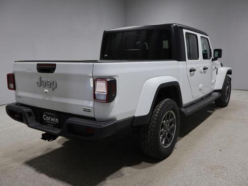 Bright White Clearcoat 2021 Jeep Gladiator Overland