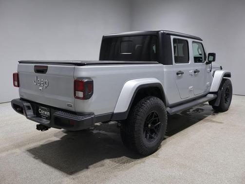 2022 Jeep Gladiator Overland