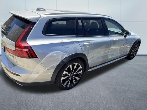 Birch Light Metallic 2020 Volvo V60 Cross Country T5