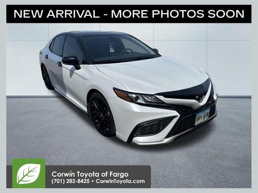 Wind Chill Pearl/Midnight Black Metallic 2023 Toyota Camry XSE
