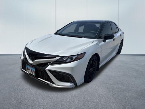 Wind Chill Pearl/Midnight Black Metallic 2023 Toyota Camry XSE