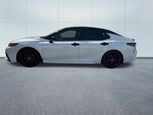 Wind Chill Pearl/Midnight Black Metallic 2023 Toyota Camry XSE