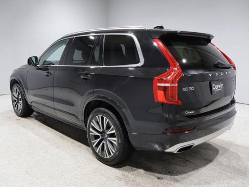 2020 Volvo XC90 T6 Momentum