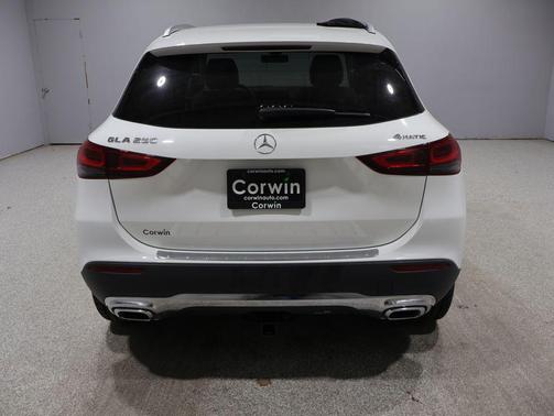 Polar White 2022 Mercedes-Benz GLA 250 4MATIC