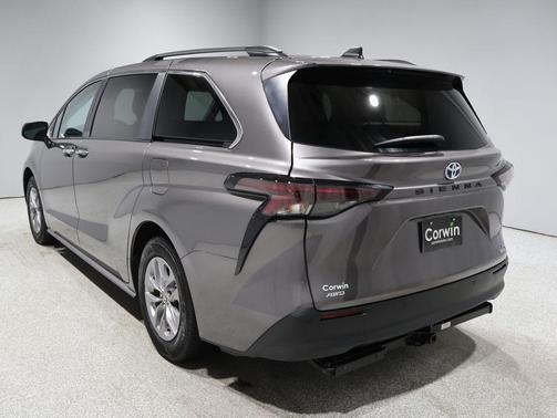 2024 Toyota Sienna XLE