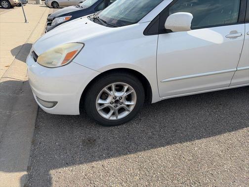 2005 Toyota Sienna XLE