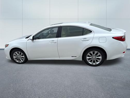 Starfire Pearl 2014 Lexus ES 300h Base