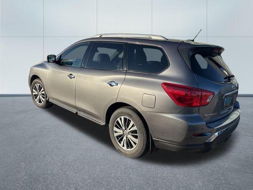 2017 Nissan Pathfinder SL